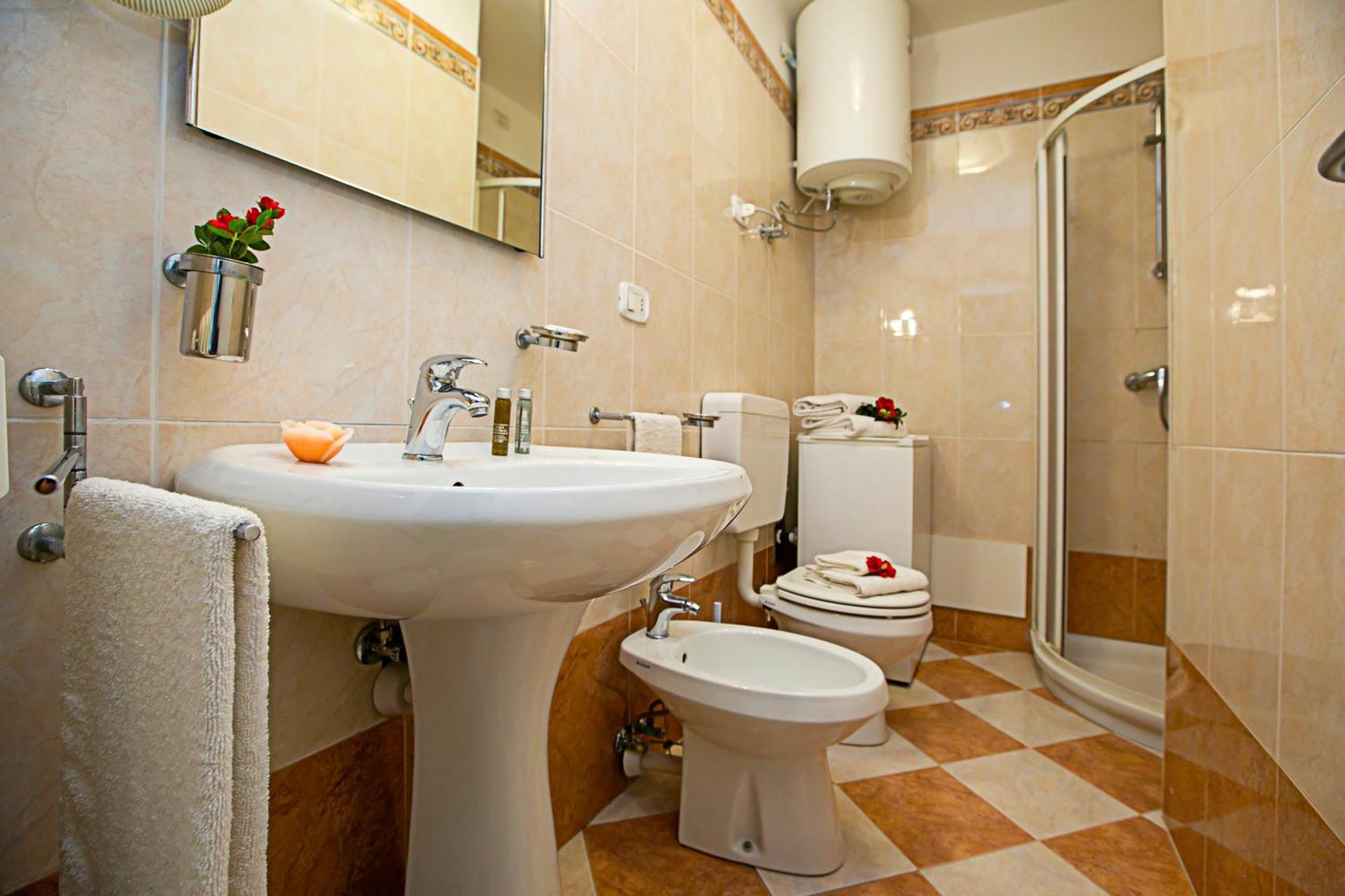 Riva Lago E Spiaggia Apartment 2 - Happy Rentals Bagian luar foto